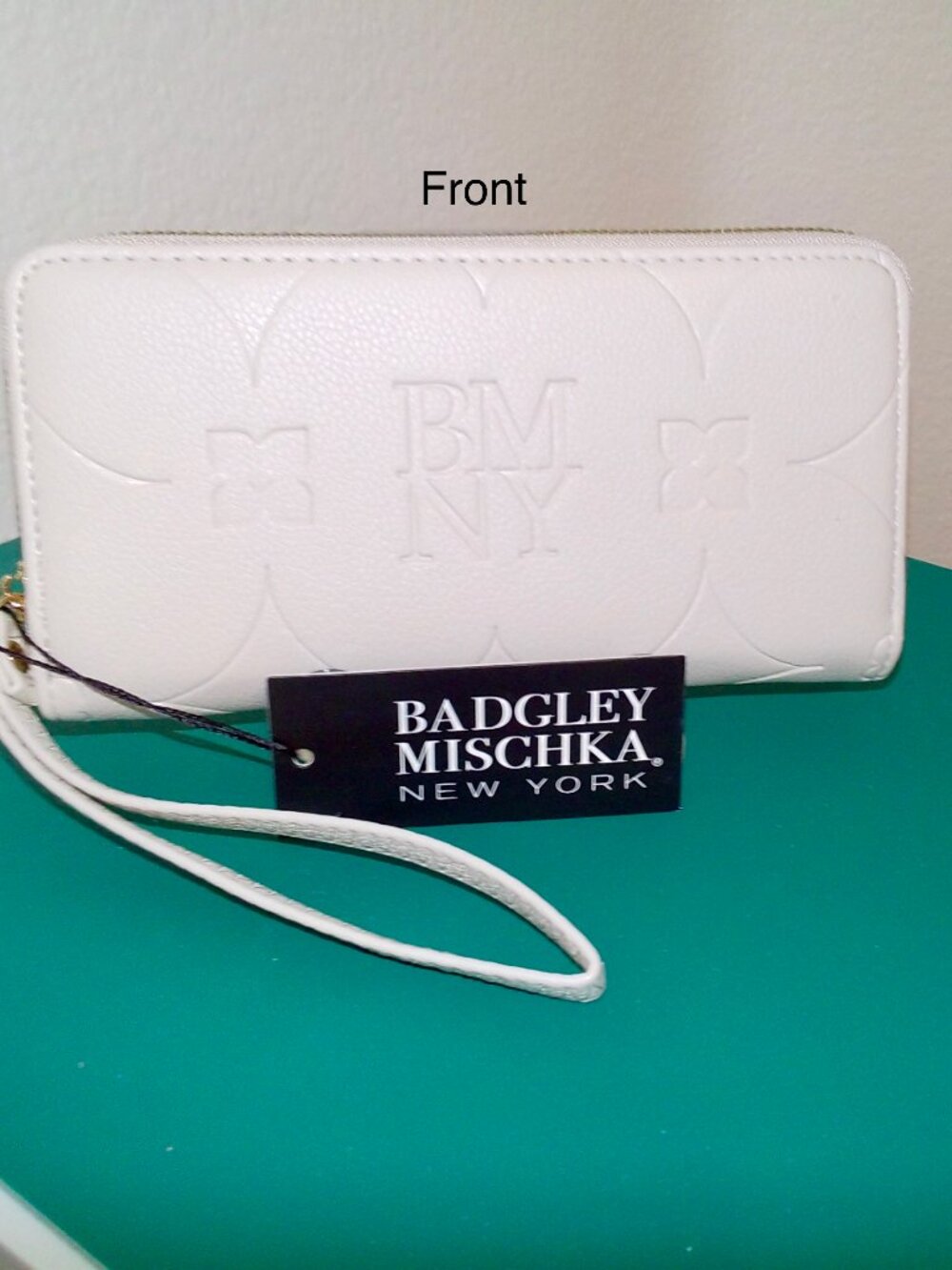 Badgley Mischka NY Long Wristlet White Floral Faux Leather Gold Tone Zipper NWT